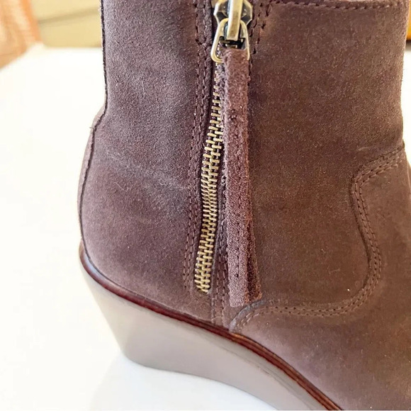 Clarks Clarkdale Brown Suede Wedge Boots Women’s Size 7.5 Fall Vibes Autumn Boot - Picture 9 of 12